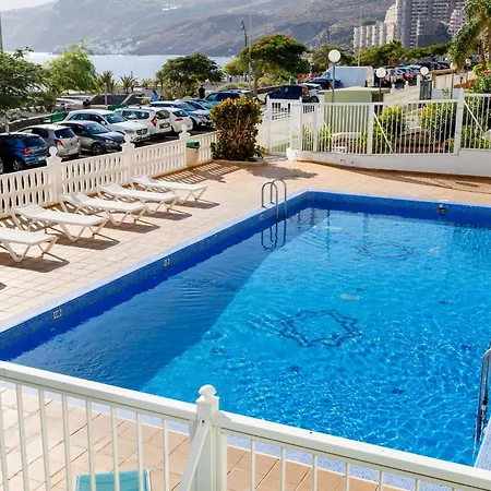 Beachfront With Communal Swimming Pool And Parking Lägenhet