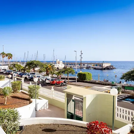 Beachfront With Communal Swimming Pool And Parking Lägenhet