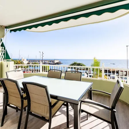 아파트 Beachfront With Communal Swimming Pool And Parking *