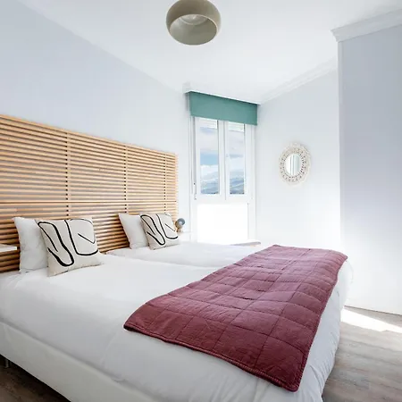 Apartman Beachfront With Communal Swimming Pool And Parking